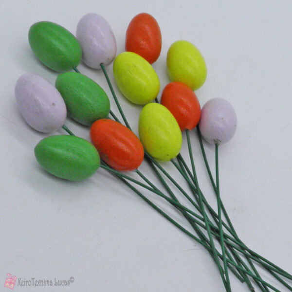 Ξύλινα αυγά σε διάφορα χρώματα