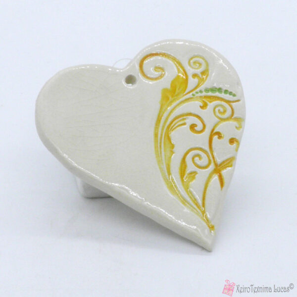 Λευκή κεραμική καρδιά με κίτρινη δαντέλα