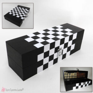 Μαύρο ξύλινο κουτί σκάκι για μια φιάλη