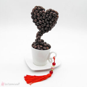 Floating coffee cup με καρδιά.