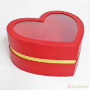 Κόκκινο χάρτινο κουτί καρδιά με διάφανο καπάκι