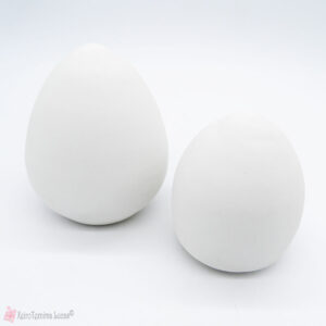 Λευκά κεραμικά αυγά.