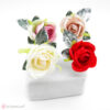 Διακοσμητικά υφασμάτινα τριαντάφυλλα, διαθέσιμα σε τρία χρώματα: ροζ, σάπιο μήλο, εκρού και κόκκινο