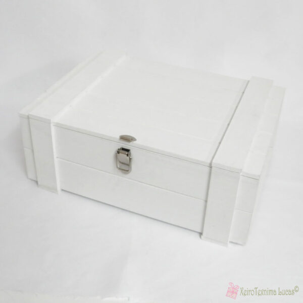 Λευκό ξύλινο παραλληλόγραμμο κουτί - κασέλα