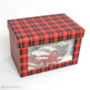 Καρό χριστουγεννιάτικο κουτί βαλιτσάκι με διαστάσεις 13*20cm και ύψος 13,5cm με φορτηγό