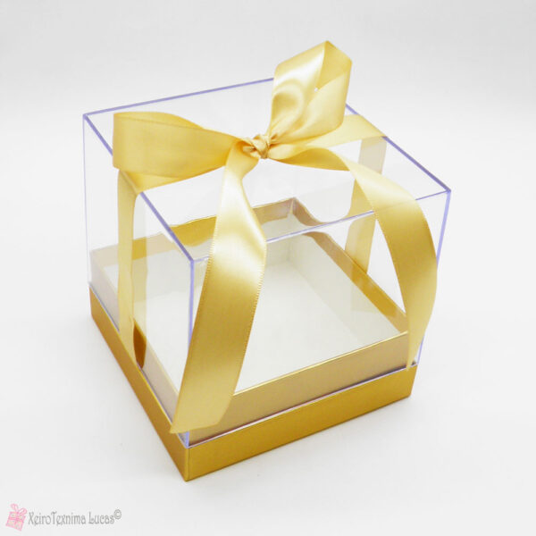 Τετράγωνο διάφανο κουτί με χρυσή σατέν κορδέλα