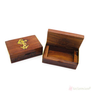 Μικρό παραλληλόγραμμο ξύλινο κουτί με άγκυρες