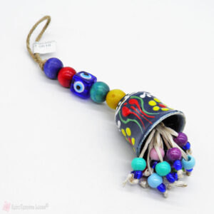 Διακοσμητικό με μπλε κεραμική καμπάνα και πολύχρωμες χάντρες