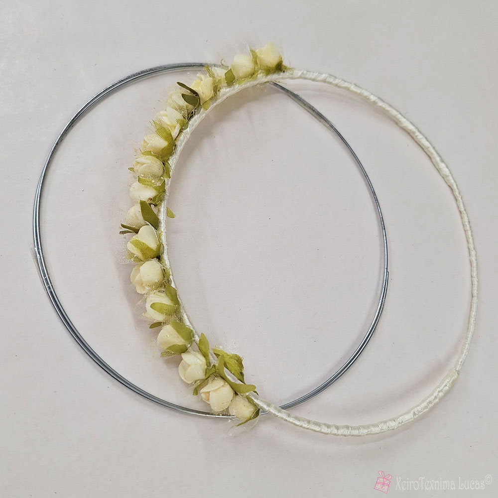 Φτιάξε μόνη σου τα στέφανα γάμου step by step. Διακόσμηση με κορδέλα και λουλούδια πάνω σε συρμάτινη βάση