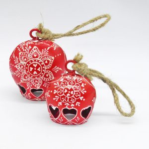 Κόκκινες μεταλλικές κουδούνες με καρδιές και κορδόνι γιούτα σε δύο μεγέθη | XeiroTexnima Lucas