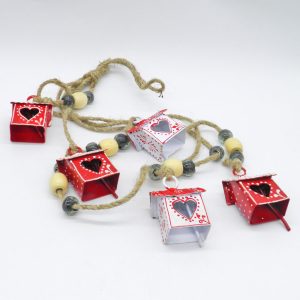 Κρεμαστό διακοσμητικό με μεταλλικά κουδούνια σε σχήμα σπιτάκι με καρδιές και κορδόνι γιούτα | XeiroTexnima Lucas