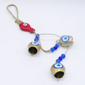 Κρεμαστό διακοσμητικό με κόκκινο κεραμικό ψαράκι και χρυσά μεταλλικά κουδούνια με μάτι | XeiroTexnima Lucas