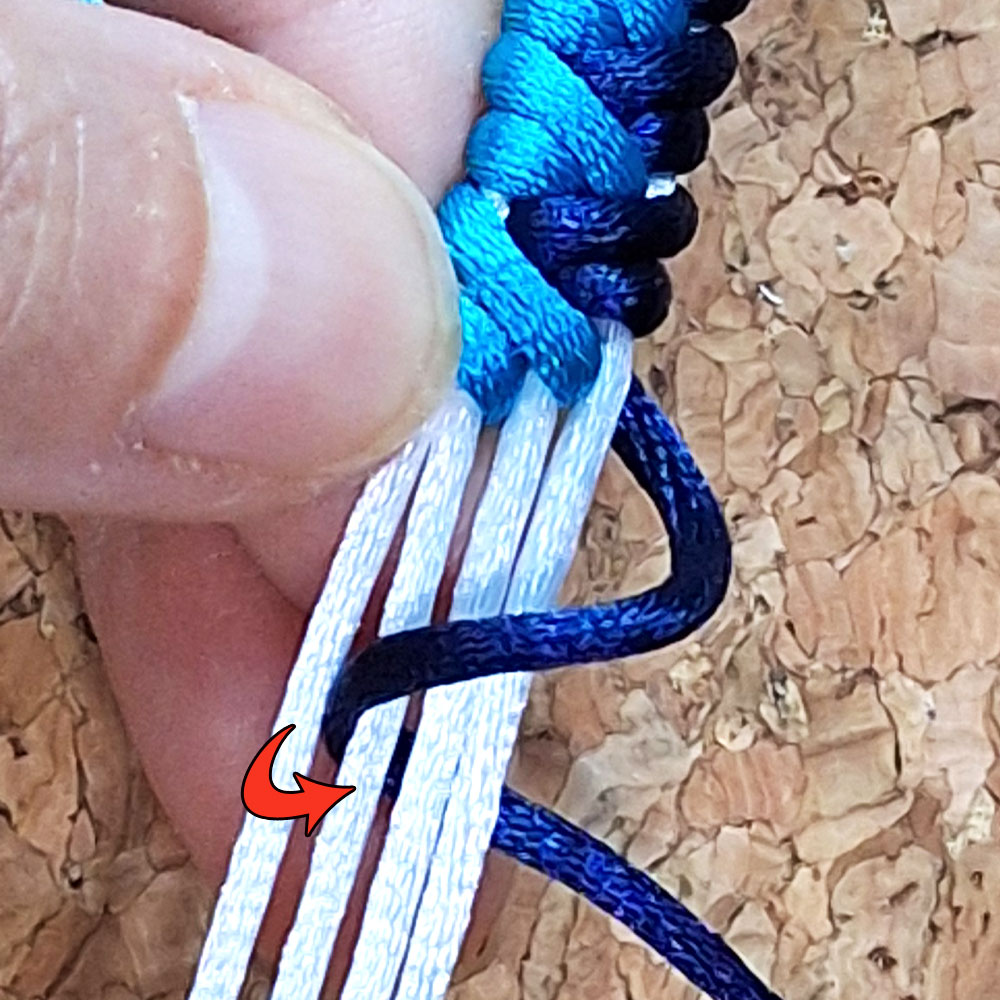 Βήμα 3 για πλέξη Alternating Half Hitch macrame | XeiroTexnima Lucas