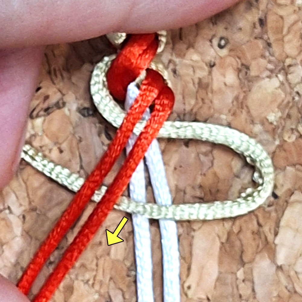 Βήμα 2 για Σπειροειδή πλέξη macrame Spiral Knot | XeiroTexnima Lucas