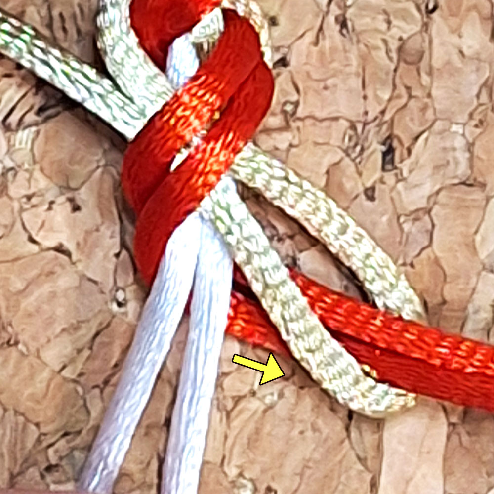 Βήμα 4 για Σπειροειδή πλέξη macrame Spiral Knot | XeiroTexnima Lucas